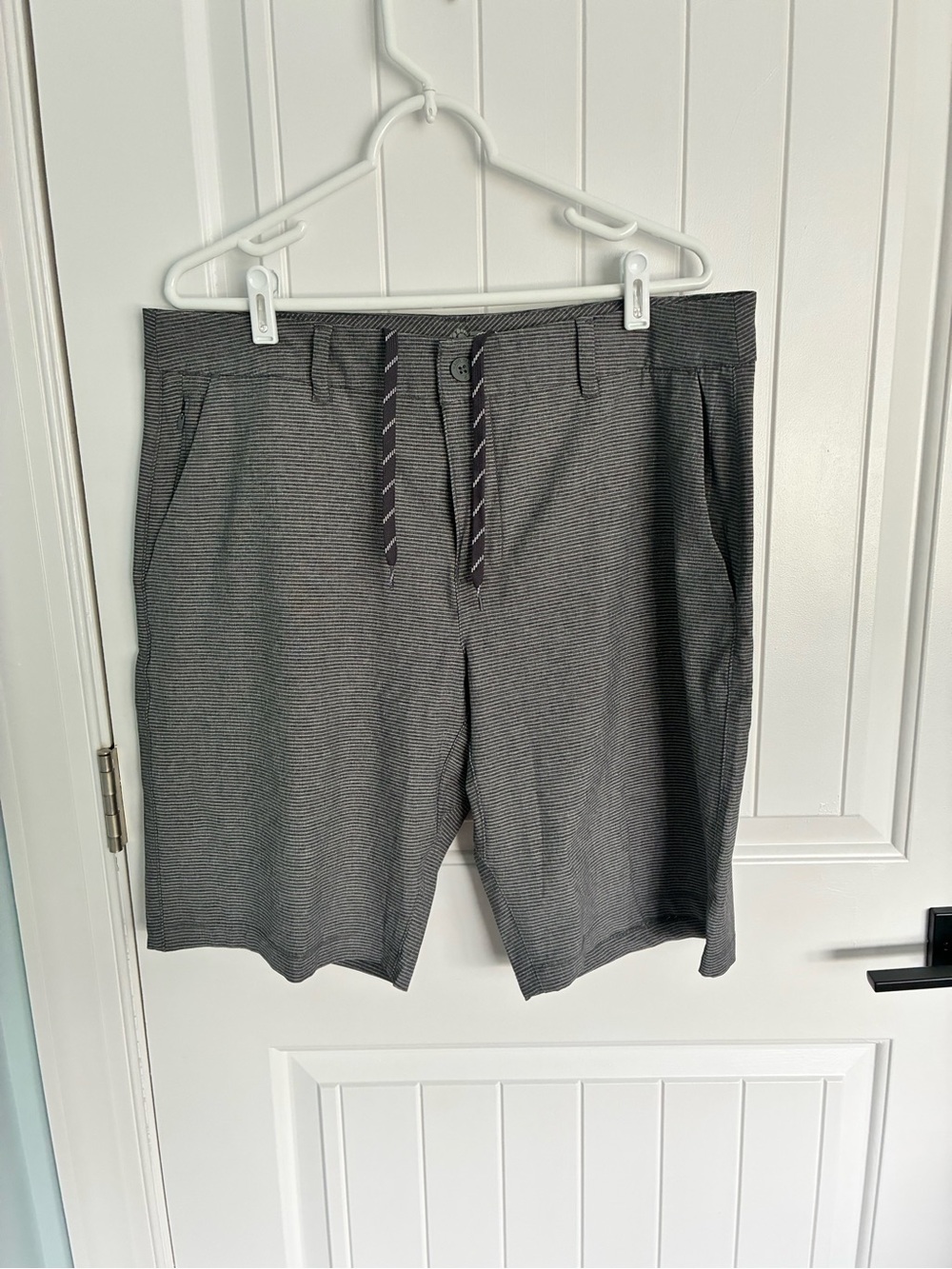 Hang Ten Men's Charcoal Gray Flat Front Stretch Shorts